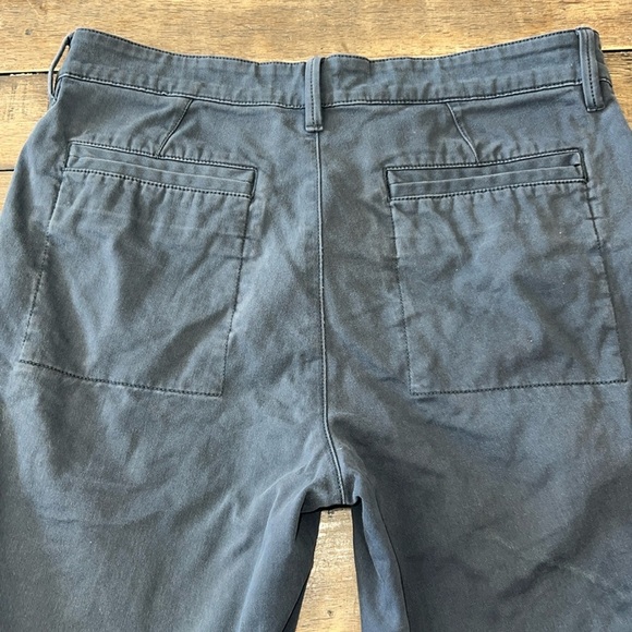 LL Bean Standard Fit Men’s 32 x 30 Blue Chinos - Picture 4 of 7